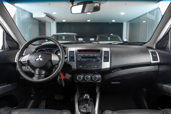 Mitsubishi Outlander, Вариатор, 2011 фото 10