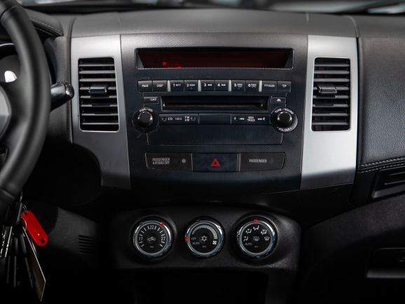 Mitsubishi Outlander, Вариатор, 2011 фото 11