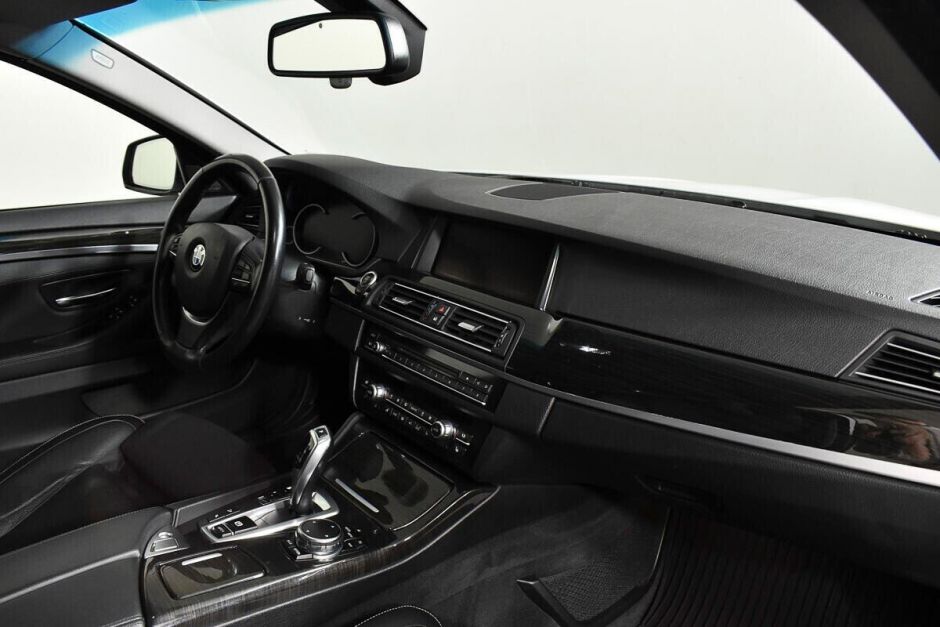 BMW 5 серии, 3.0 л, АТ, 2015 фото 11