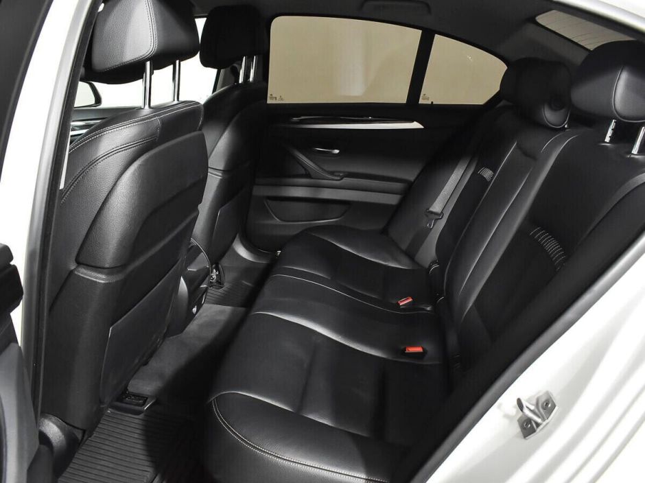 BMW 5 серии, 3.0 л, АТ, 2015 фото 12