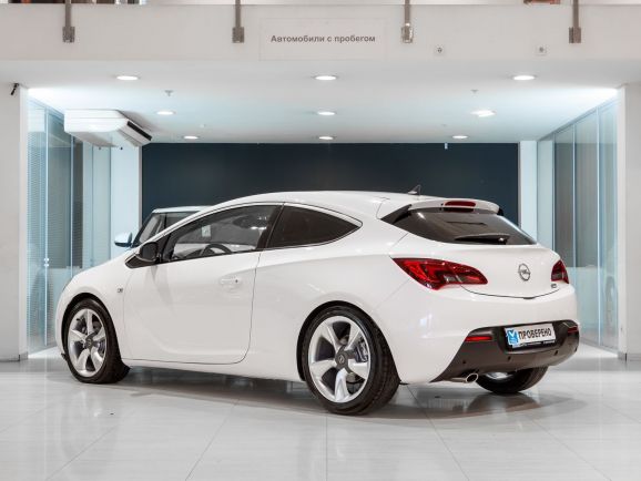 Opel Astra GTC, АТ, 2013 фото 6