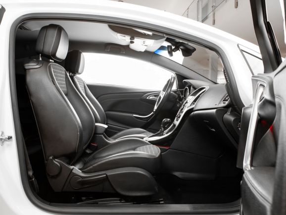 Opel Astra GTC, АТ, 2013 фото 15