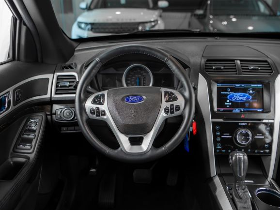 Ford Explorer, АТ, 2012 фото 12