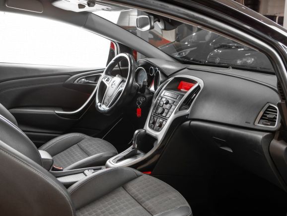 Opel Astra GTC, АТ, 2012 фото 7