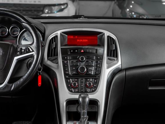 Opel Astra GTC, АТ, 2012 фото 9