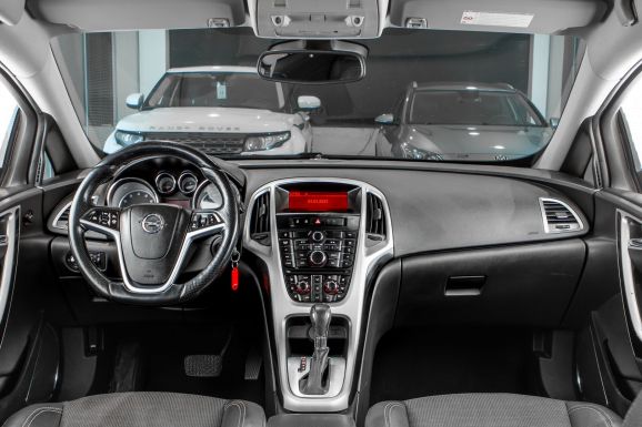 Opel Astra GTC, АТ, 2012 фото 10