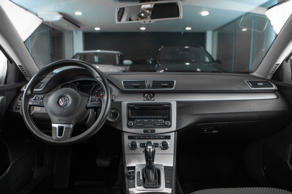 Volkswagen Passat, Робот, 2013 фото 14