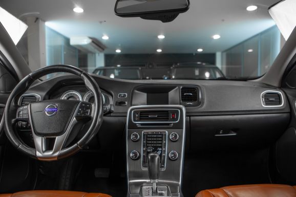 Volvo S60, АТ, 2011 фото 9