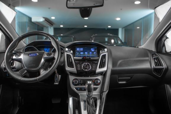 Ford Focus, Робот, 2013 фото 9