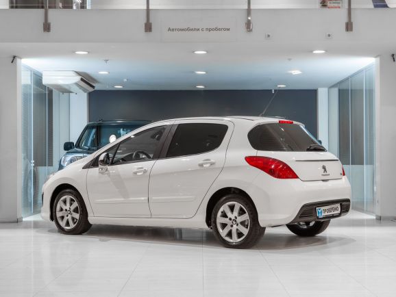 Peugeot 308, АТ, 2012 фото 6