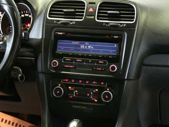 Volkswagen Golf, 1.4 л, Робот, 2012 фото 1