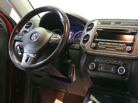Volkswagen Tiguan, 2.0 л, АТ, 2012 фото 1