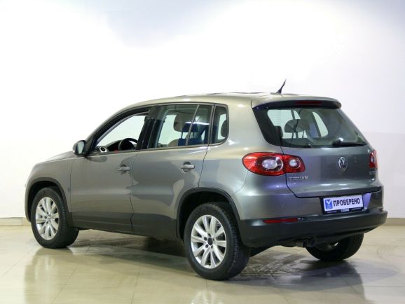 Volkswagen Tiguan Sport&Style, 2.0 л, АТ, 2010 фото 5
