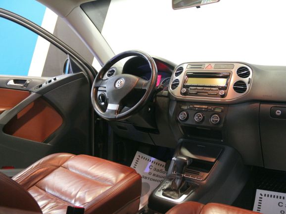 Volkswagen Tiguan Sport&Style, 2.0 л, АТ, 2010 фото 8