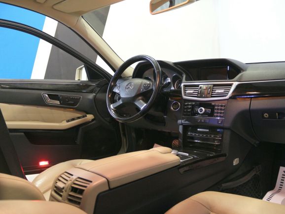 Mercedes-Benz E-Класс, 3.5 л, АТ, 2010 фото 10