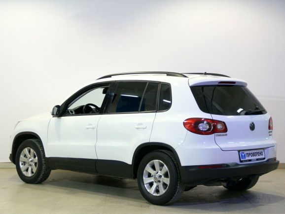 Volkswagen Tiguan Sport&Style, 2.0 л, АТ, 2010 фото 6