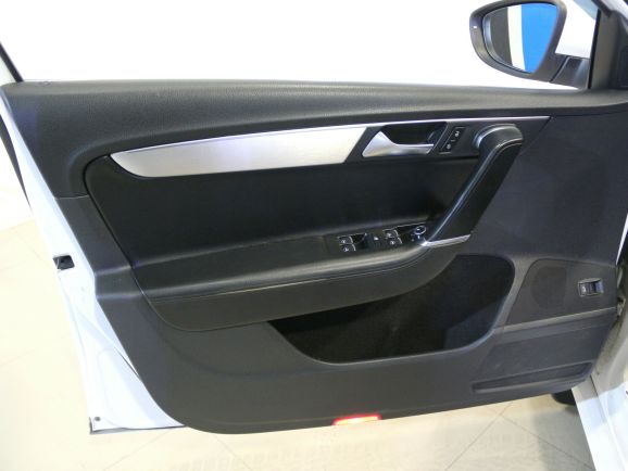 Volkswagen Passat Style, 1.8 л, Робот, 2014 фото 2