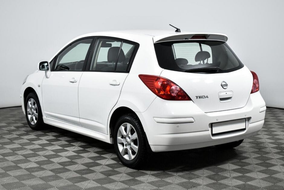 Nissan Tiida, 1.6 л, АТ, 2013 фото 6