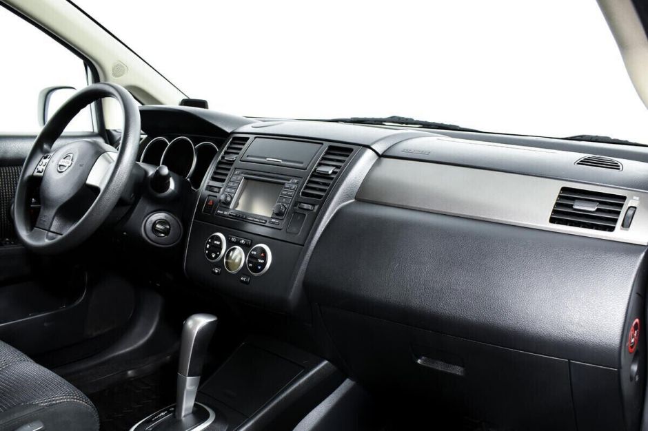 Nissan Tiida, 1.6 л, АТ, 2013 фото 2