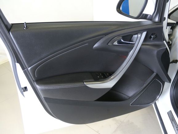 Opel Astra Cosmo, 1.4 л, АТ, 2011 фото 2