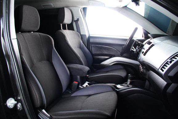 Mitsubishi Outlander Instyle, 2.0 л, Вариатор, 2012 фото 2