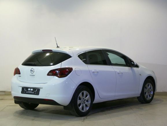 Opel Astra, 1.6 л, МТ, 2012 фото 5