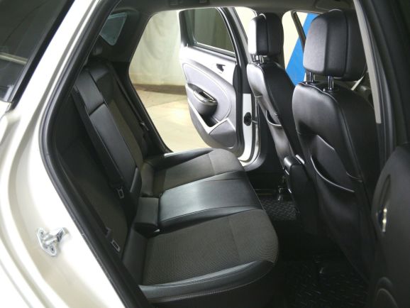 Opel Astra, 1.6 л, МТ, 2012 фото 1
