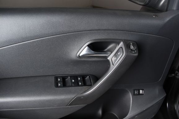 Volkswagen Polo, 1.6 л, АТ, 2016 фото 7