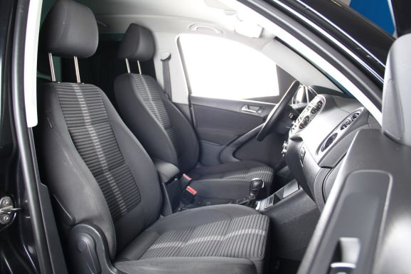 Volkswagen Tiguan, 2.0 л, АТ, 2010 фото 2