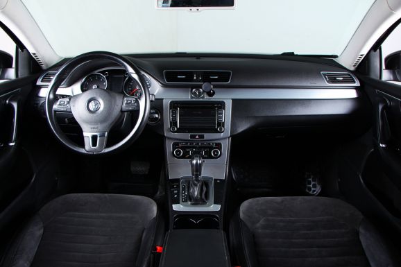 Volkswagen Passat, 1.8 л, Робот, 2012 фото 12