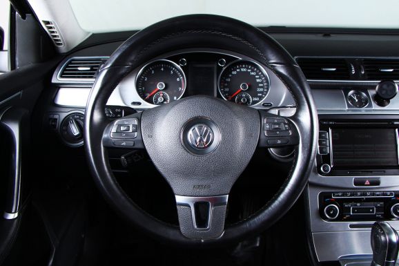 Volkswagen Passat, 1.8 л, Робот, 2012 фото 13