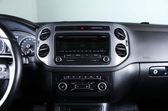 Volkswagen Tiguan, 2.0 л, АТ, 2012 фото 12