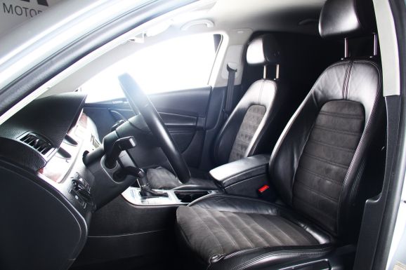 Volkswagen Passat, 1.8 л, Робот, 2010 фото 8