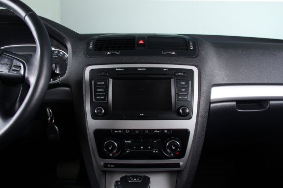 Skoda Octavia, 1.8 л, Робот, 2012 фото 11