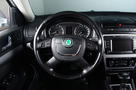 Skoda Octavia, 1.4 л, Робот, 2011 фото 10