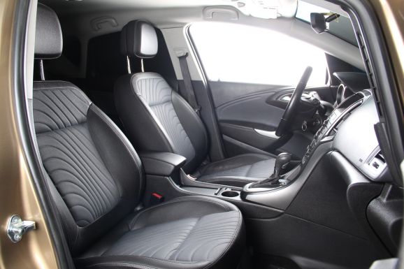 Opel Astra Cosmo, 1.4 л, АТ, 2013 фото 2