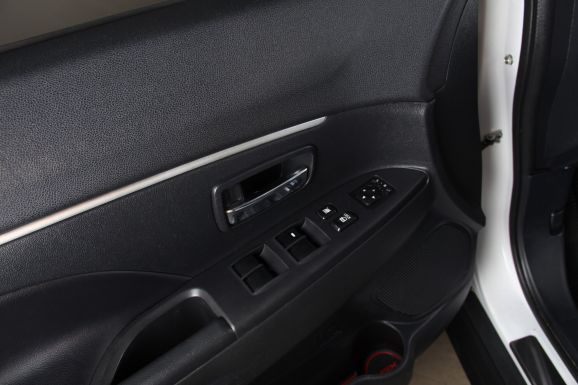 Mitsubishi ASX, 2.0 л, Вариатор, 2011 фото 7