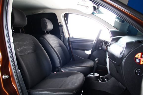 Renault Sandero Stepway, 1.6 л, АТ, 2013 фото 2