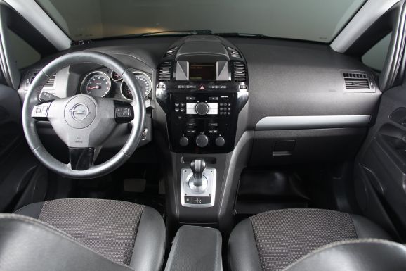 Opel Zafira, 1.8 л, Робот, 2010 фото 10