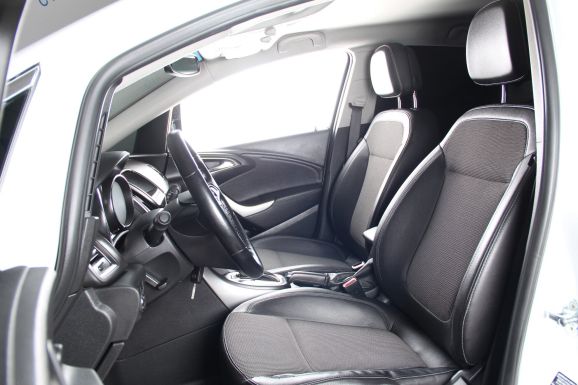 Opel Astra, 1.4 л, АТ, 2012 фото 8