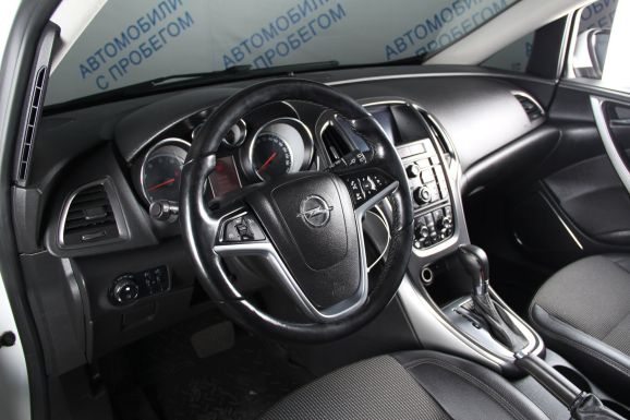 Opel Astra, 1.4 л, АТ, 2012 фото 9