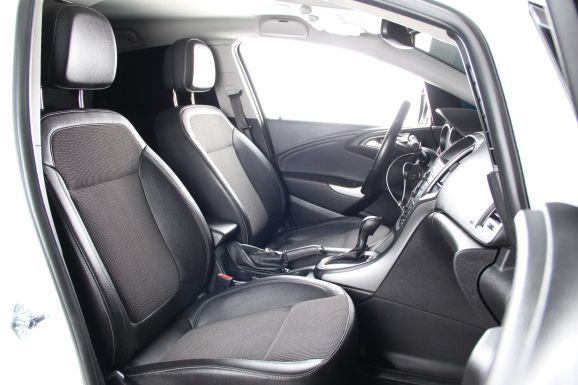 Opel Astra, 1.4 л, АТ, 2012 фото 2