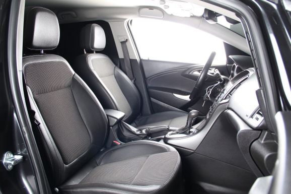 Opel Astra, 1.4 л, АТ, 2011 фото 2