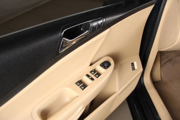 Volkswagen Passat, 2.0 л, Робот, 2008 фото 7