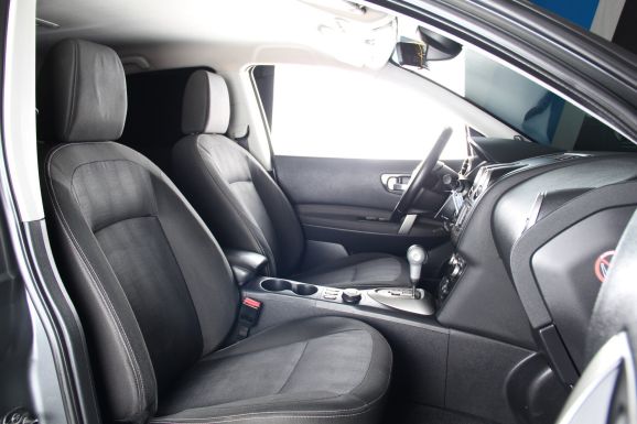 Nissan Qashqai, 2.0 л, Вариатор, 2011 фото 2