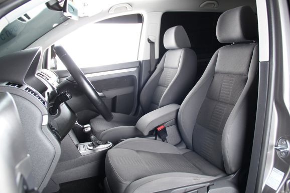 Volkswagen Touran, 2.0 л, Робот, 2010 фото 8