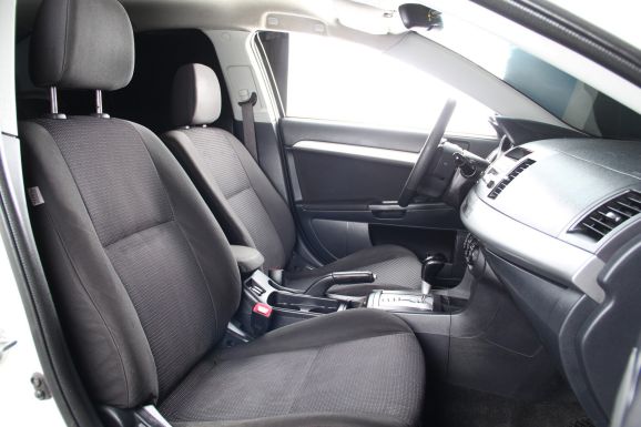Mitsubishi Lancer, 1.5 л, АТ, 2011 фото 2