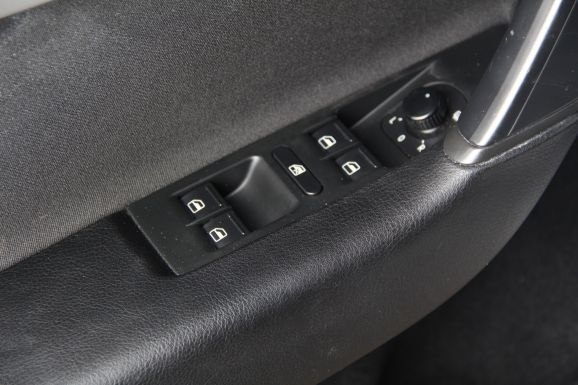 Volkswagen Passat Trendline, 1.4 л, Робот, 2011 фото 7