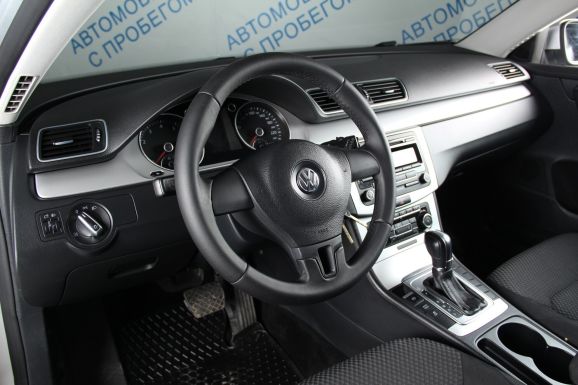 Volkswagen Passat Trendline, 1.4 л, Робот, 2011 фото 9