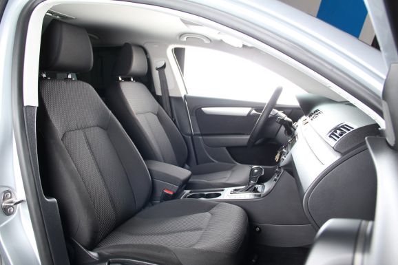 Volkswagen Passat Trendline, 1.4 л, Робот, 2011 фото 2